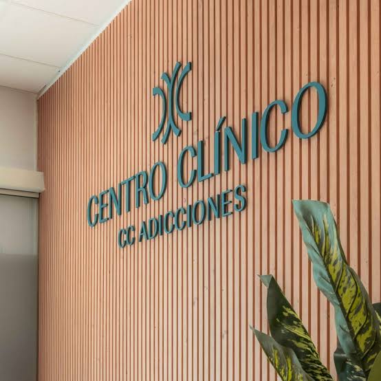 Cartel del centro clínico